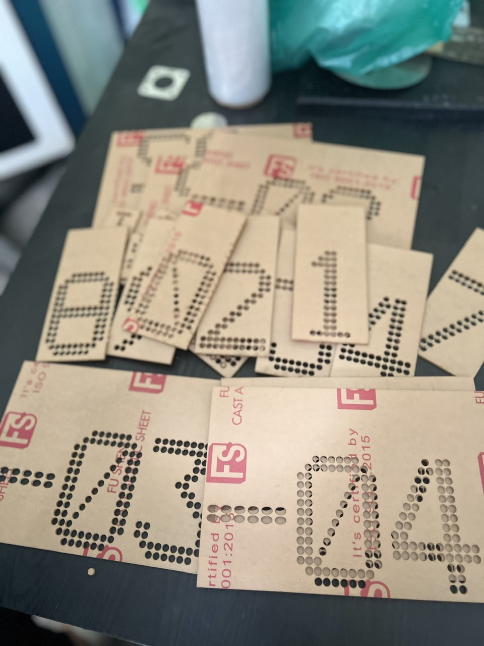 Dịch vụ gia công cắt mica ngày càng được ưa chuộng trong quảng cáo và nội thất