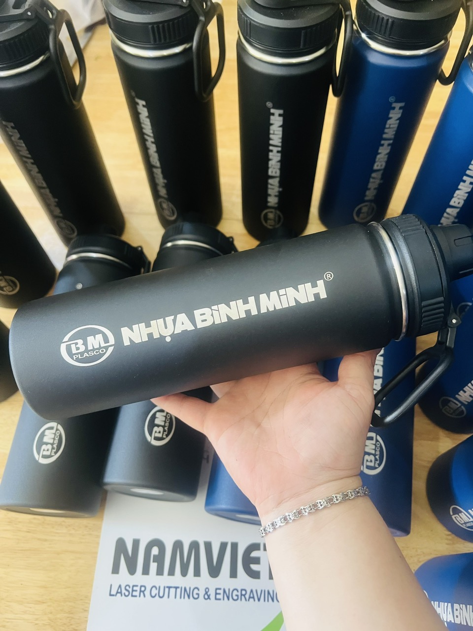 CUNG CẤP & KHẮC LASER BÌNH GIỮ NHIỆT – QUÀ TẶNG DOANH NGHIỆP ĐẲNG CẤP