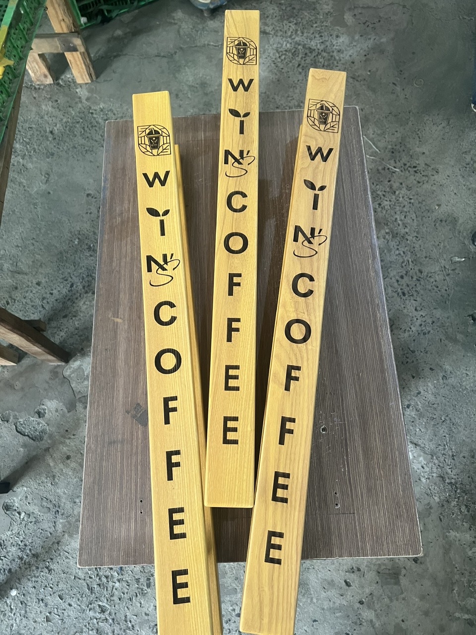 NHẬN SẢN XUẤT TAY NẮM GỖ THEO YÊU CẦU – ĐA DẠNG KÍCH THƯỚC, MẪU MÃ, KHẮC LOGO GIÁ TẬN XƯỞNG