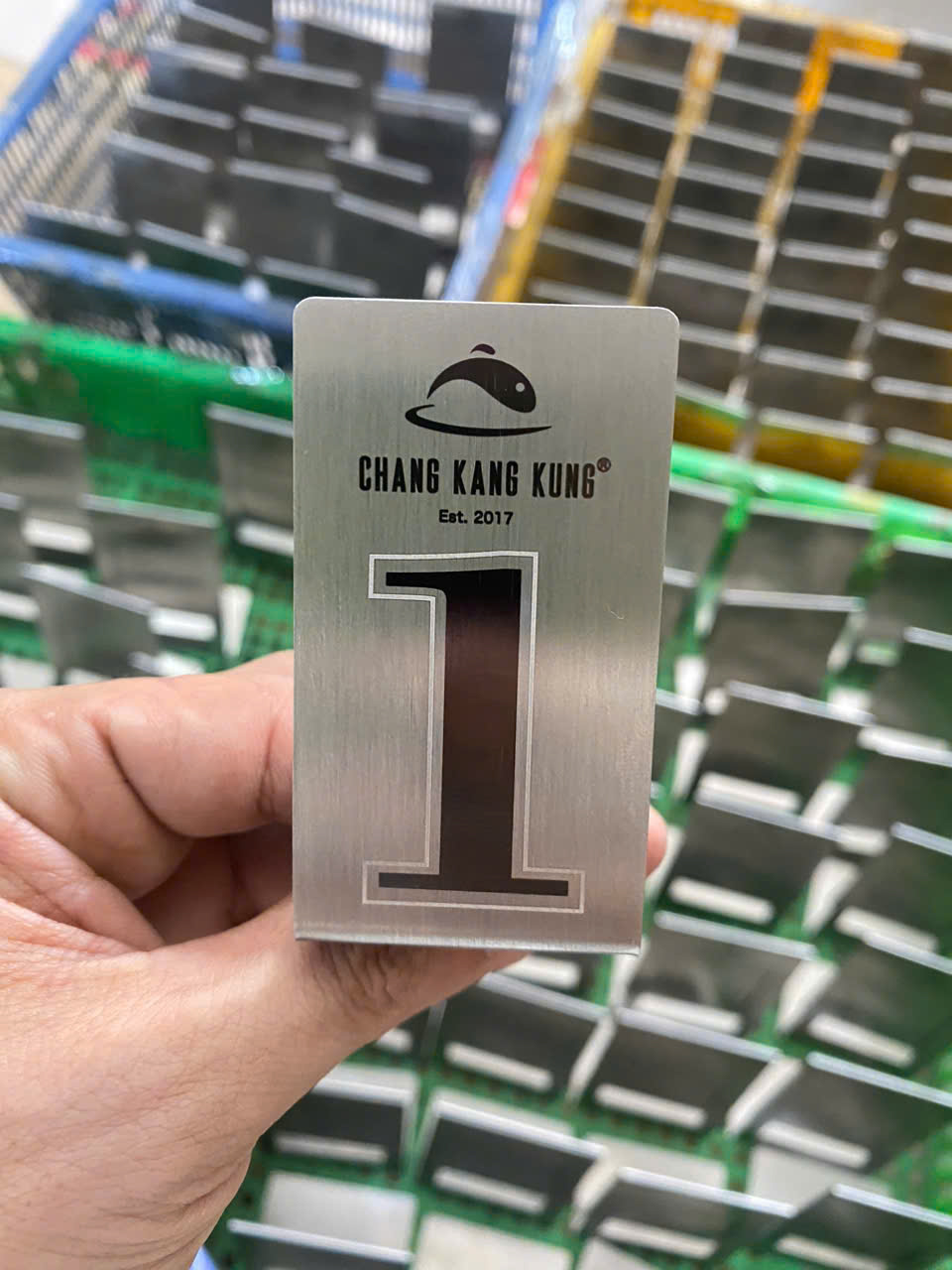 Khắc Laser Trên Kim Loại Là Gì? Giải Pháp Gia Công Chính Xác, Bền Đẹp Hàng Đầu Hiện Nay