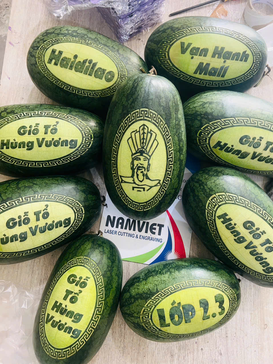 Dịch Vụ Khắc Laser Trên Dưa Hấu – Giỏ Quà Lễ Tổ Hùng Vương, Cưới Hỏi Độc Đáo