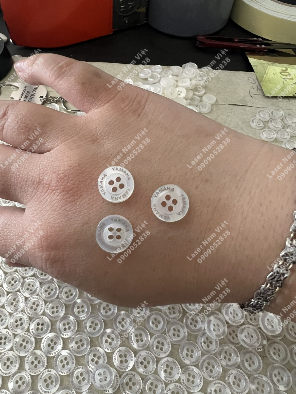 Cung Cấp Nút Áo, Cúc Áo, Nút Jean Khắc Logo Theo Yêu Cầu Giá Rẻ